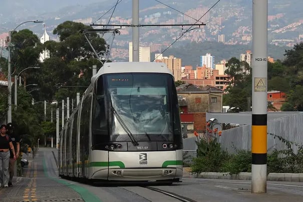 El tranvía cumple 10 años de servicio, integración y transformación