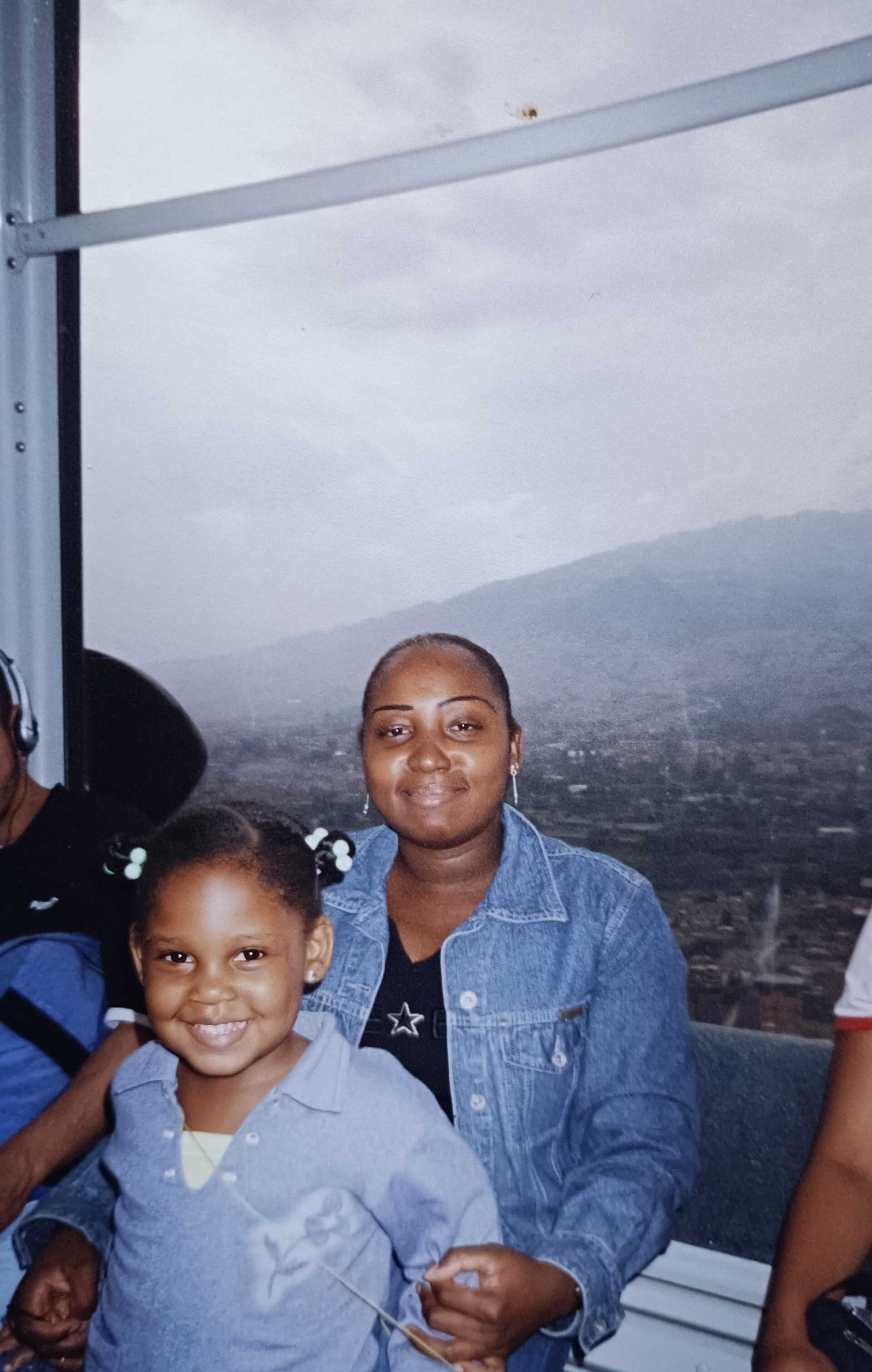 Asly Zulieth Guisado Cuesta y su madre, 2006