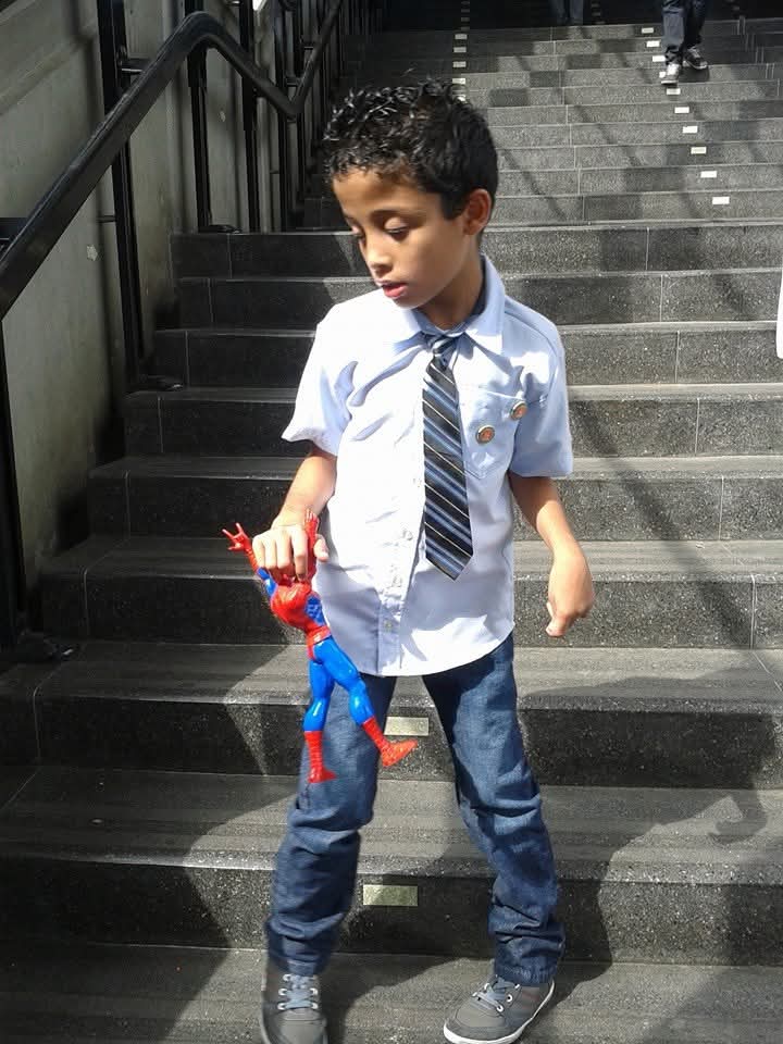 Juan José Herrada Alzate en la estación Bello a sus 11 años - 2015