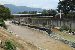 El Metro avanza en obras civiles en el río Medellín para proteger la infraestructura férrea y mitigar riesgos