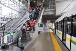 Las estaciones San Antonio y San Javier estrenarán escaleras eléctricas para mejorar la experiencia de viaje