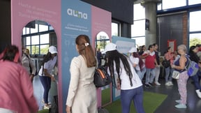 Una parada en el Metro de Medellín para hablar de cáncer de mama