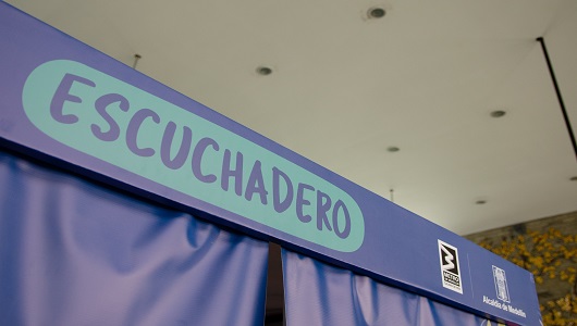 Foto del Escuchadero ubicado en la estación Acevedo