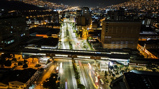 Foto panorámica red Metro en la noche