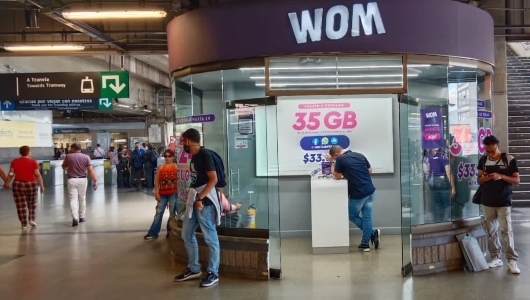 Local comercial en plataforma de la estación San Antonio del Metro de Medellín.